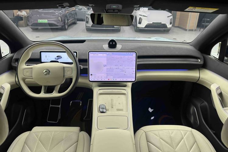 Used Nio EC6 2025 75 kWh Center Console
