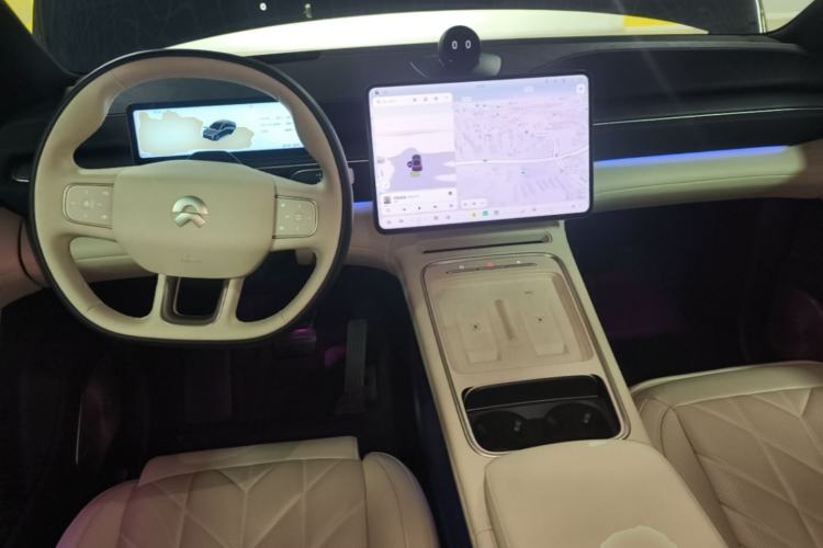 Used Nio EC6 2025 75 kWh Center Console