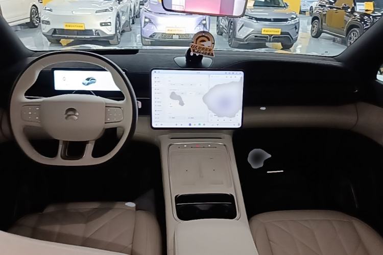 Used Nio EC6 2025 75 kWh Center Console