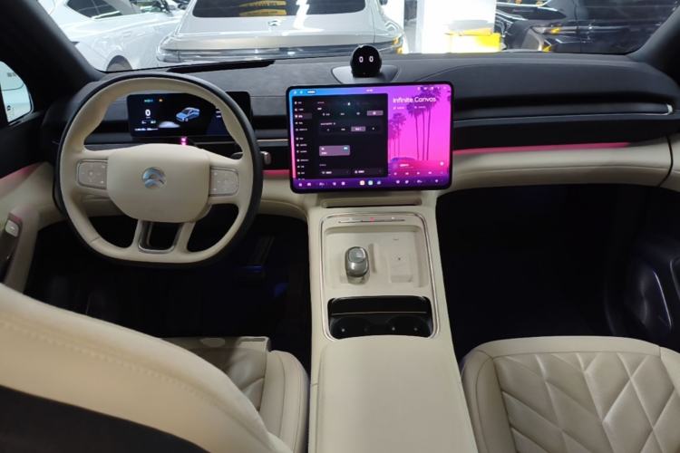 Used Nio EC6 2025 75 kWh Center Console