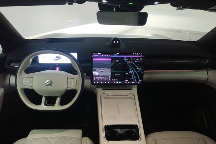 Used Nio EC6 2025 75 kWh Center Console