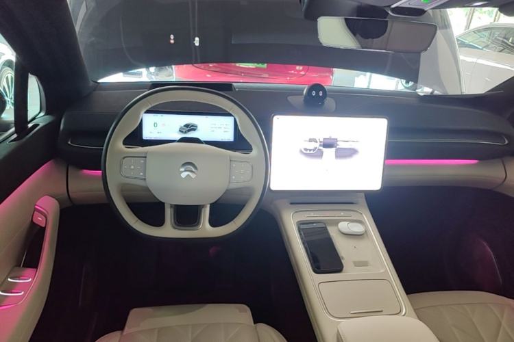Used Nio EC6 2025 75 kWh Center Console