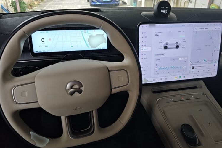 Used Nio EC6 2025 75 kWh Center Console
