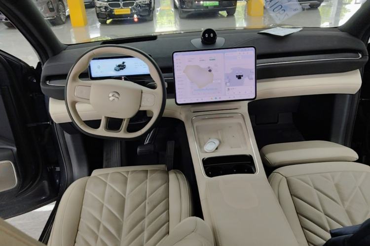 Used Nio EC6 2025 75 kWh Center Console
