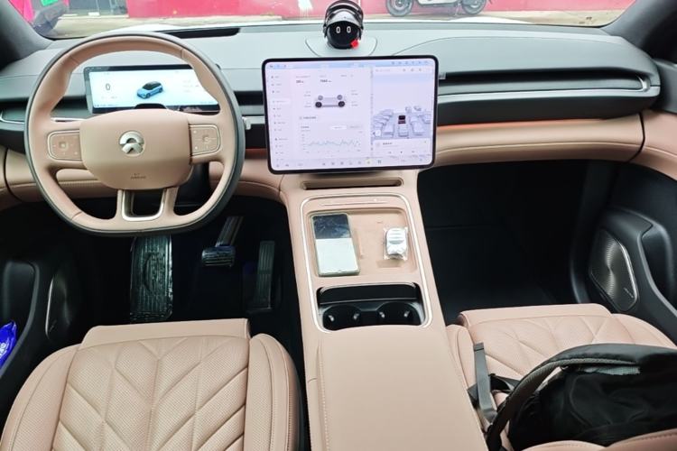 Used Nio EC6 2025 75 kWh Center Console