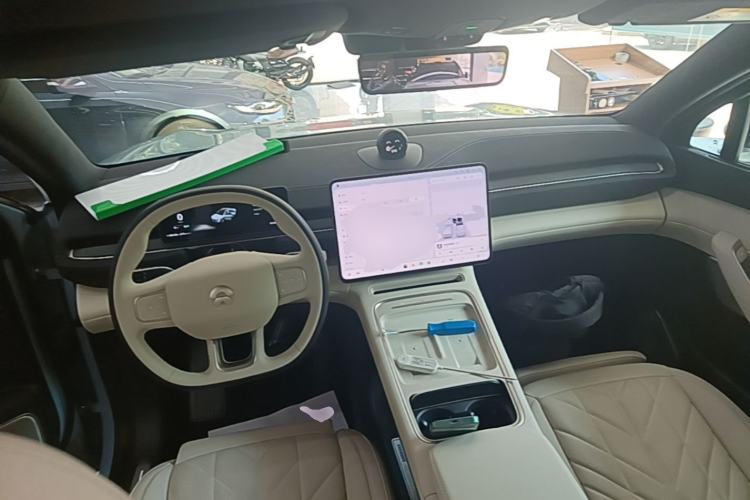 Used Nio EC6 2025 75 kWh Center Console