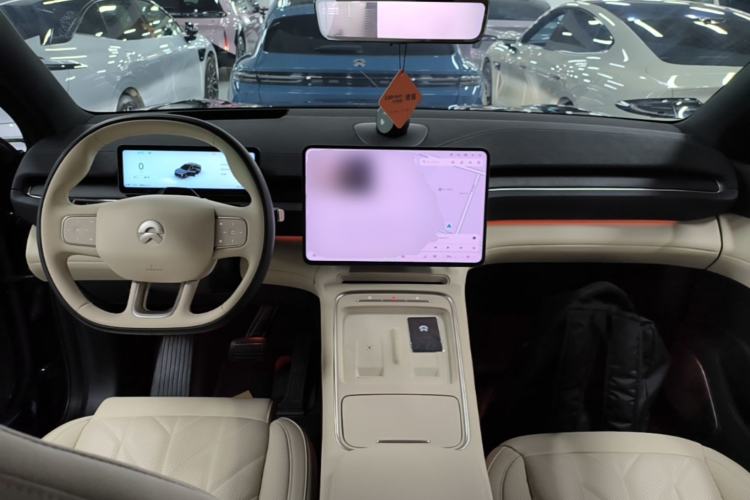 Used Nio EC6 2025 75 kWh Center Console