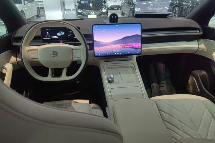 Used Nio EC6 2025 75 kWh Center Console