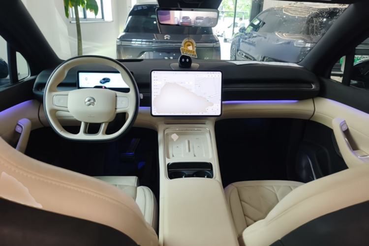 Used Nio EC6 2025 75 kWh Center Console