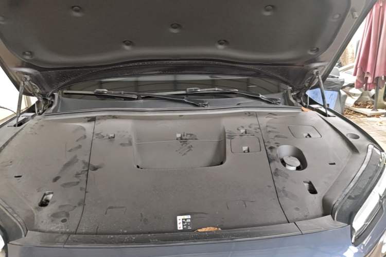 Used Nio EC6 2025 75 kWh Engine Bay