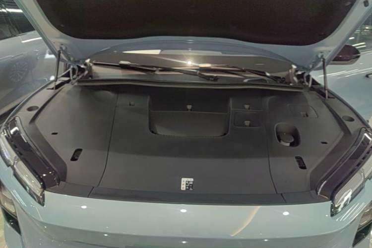 Used Nio EC6 2025 75 kWh Engine Bay
