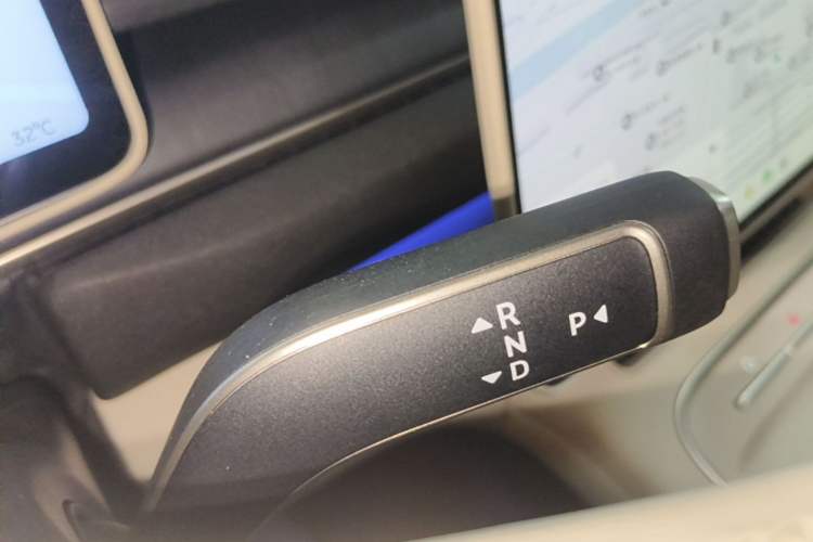 Used Nio EC6 2025 75 kWh Gear Lever