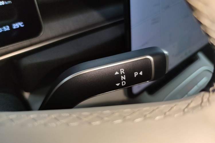 Used Nio EC6 2025 75 kWh Gear Lever
