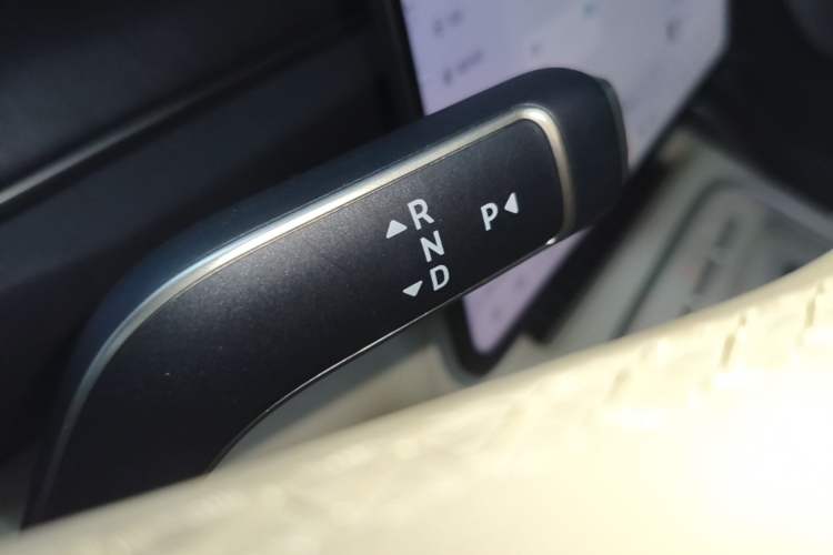 Used Nio EC6 2025 75 kWh Gear Lever