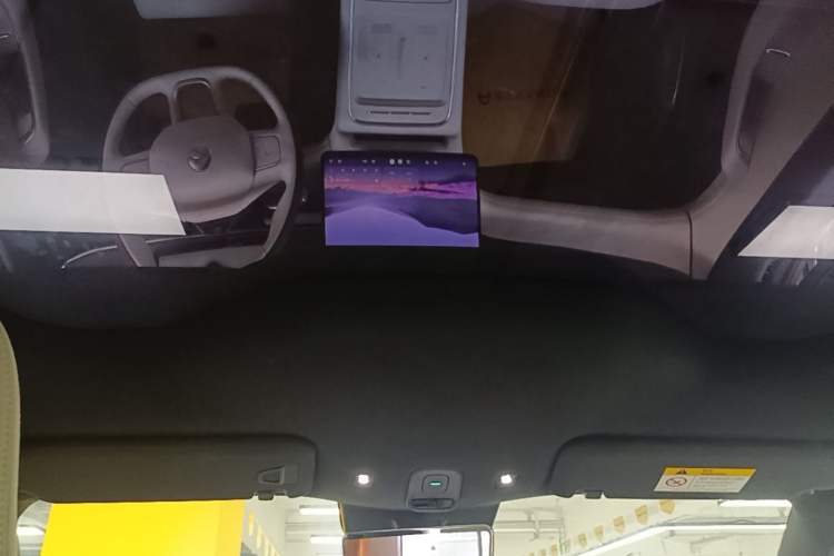 Used Nio EC6 2025 75 kWh Headliner