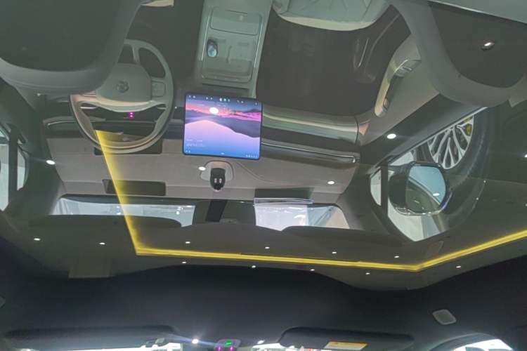 Used Nio EC6 2025 75 kWh Headliner