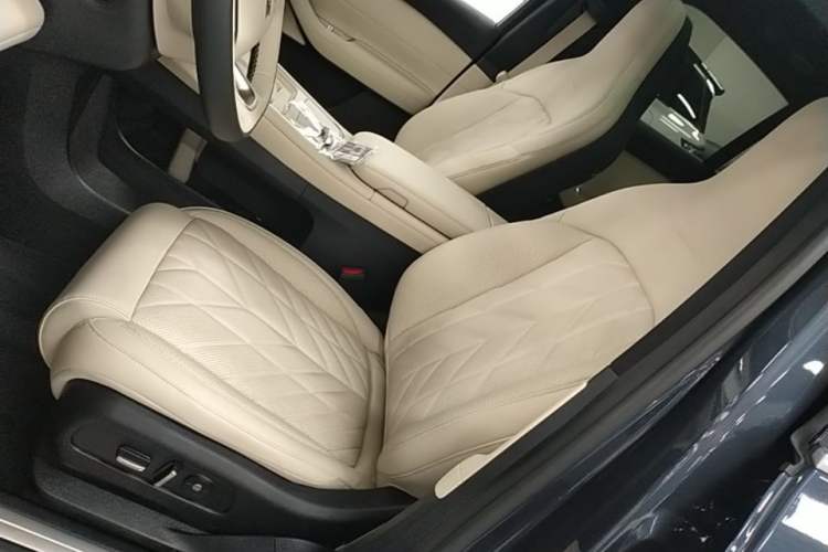 Used Nio EC6 2025 75 kWh Left Front Seat