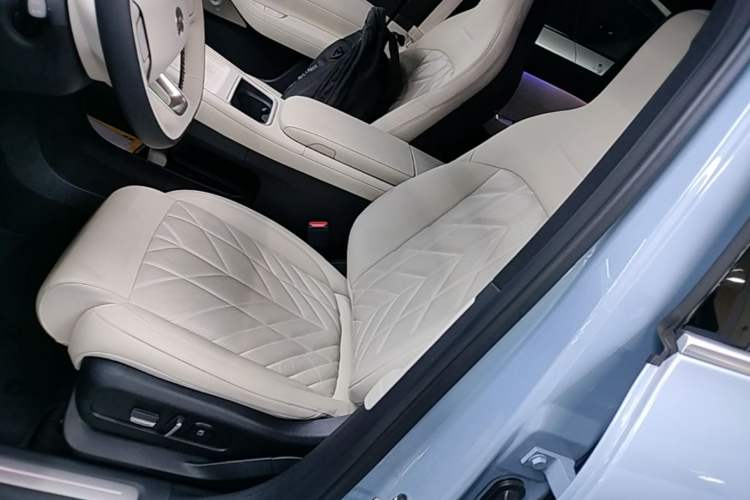 Used Nio EC6 2025 75 kWh Left Front Seat