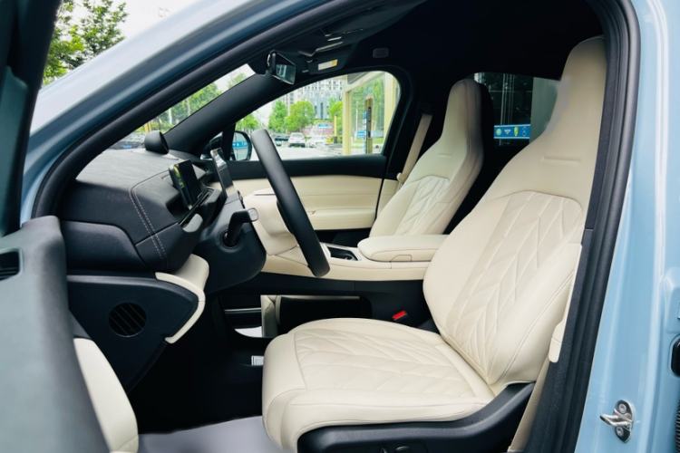 Used Nio EC6 2025 75 kWh Left Front Seat