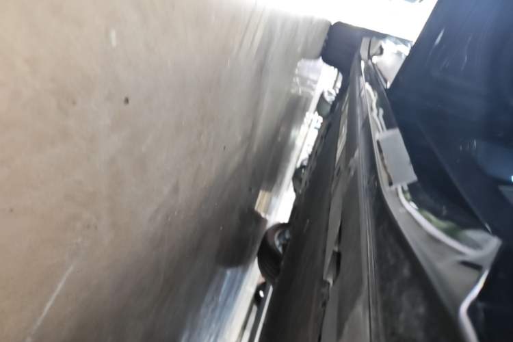 Used Nio EC6 2025 75 kWh Left Side Sill