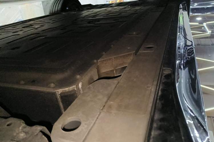 Used Nio EC6 2025 75 kWh Left Side Sill