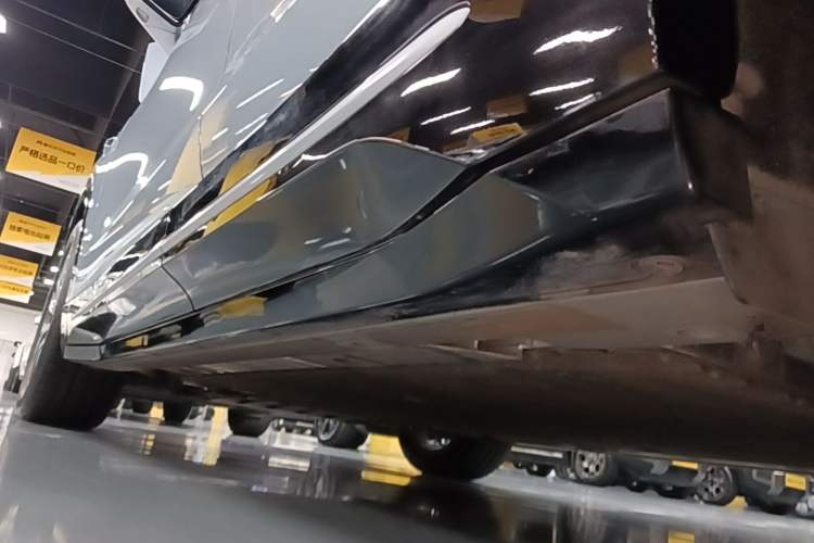 Used Nio EC6 2025 75 kWh Left Side Sill