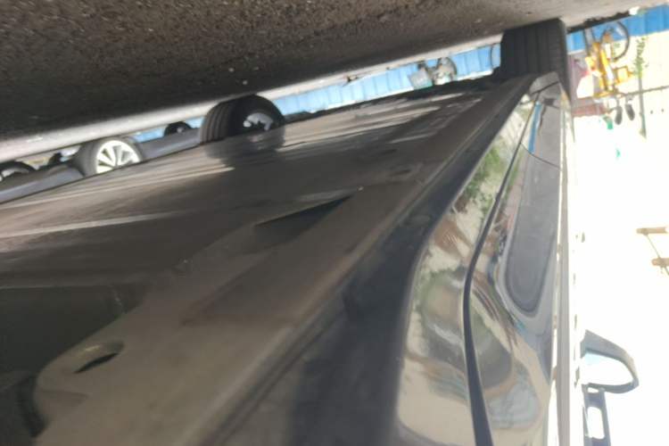 Used Nio EC6 2025 75 kWh Left Side Sill