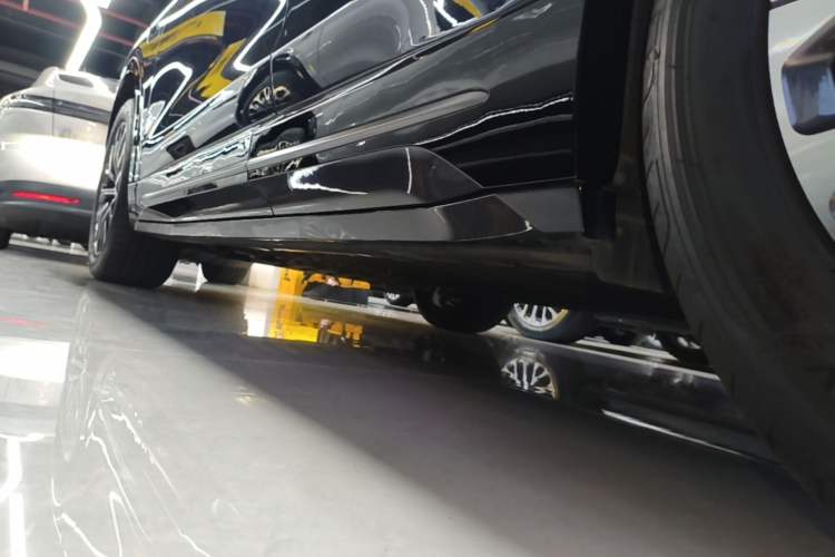 Used Nio EC6 2025 75 kWh Left Side Sill