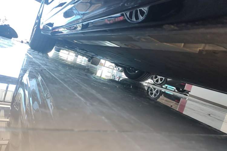 Used Nio EC6 2025 75 kWh Left Side Sill
