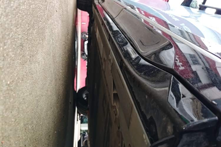 Used Nio EC6 2025 75 kWh Left Side Sill