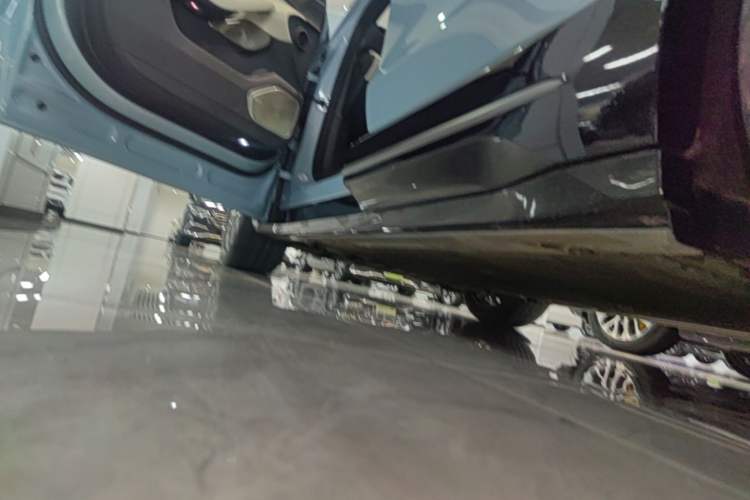 Used Nio EC6 2025 75 kWh Left Side Sill