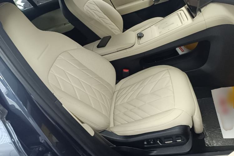 Used Nio EC6 2025 75 kWh Right Front Seat