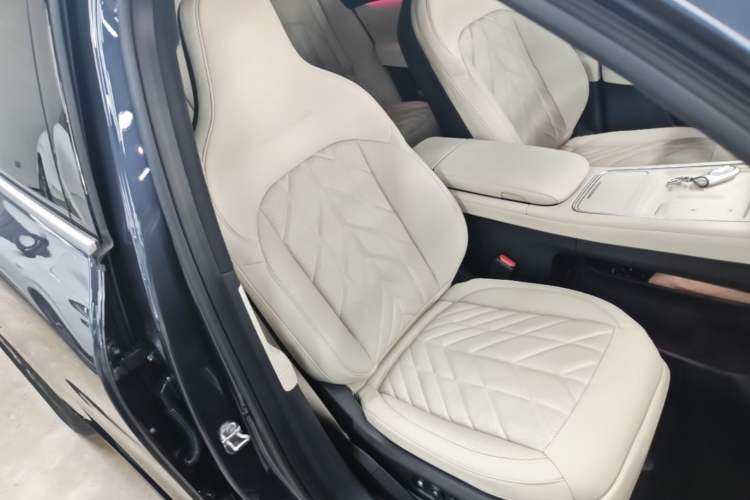 Used Nio EC6 2025 75 kWh Right Front Seat