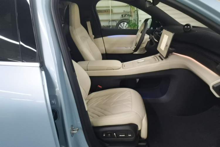 Used Nio EC6 2025 75 kWh Right Front Seat