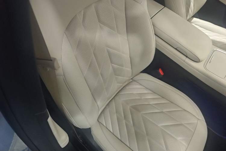 Used Nio EC6 2025 75 kWh Right Front Seat