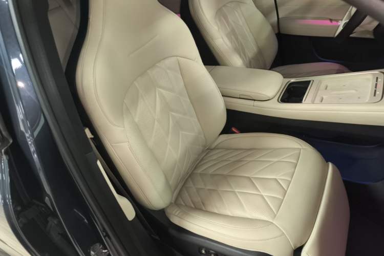 Used Nio EC6 2025 75 kWh Right Front Seat