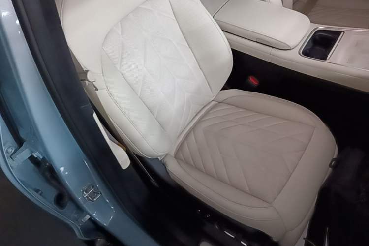 Used Nio EC6 2025 75 kWh Right Front Seat