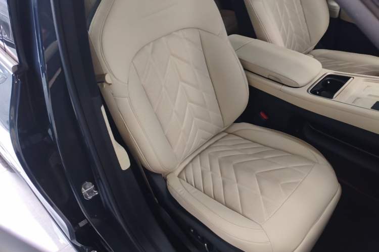 Used Nio EC6 2025 75 kWh Right Front Seat