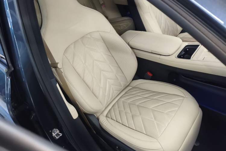 Used Nio EC6 2025 75 kWh Right Front Seat