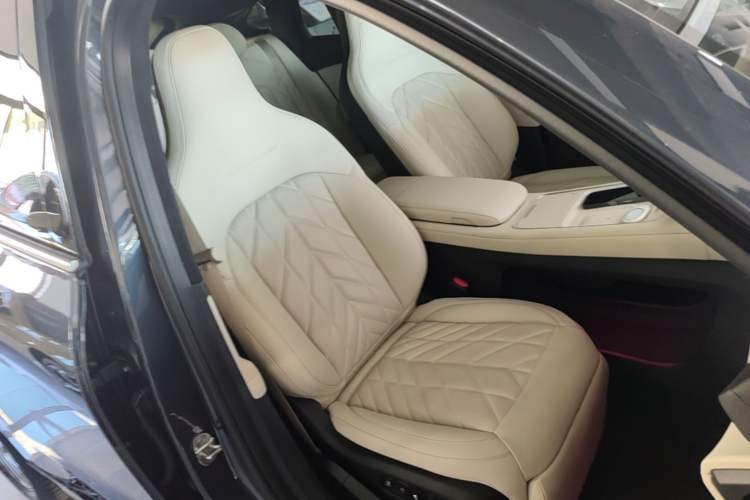 Used Nio EC6 2025 75 kWh Right Front Seat