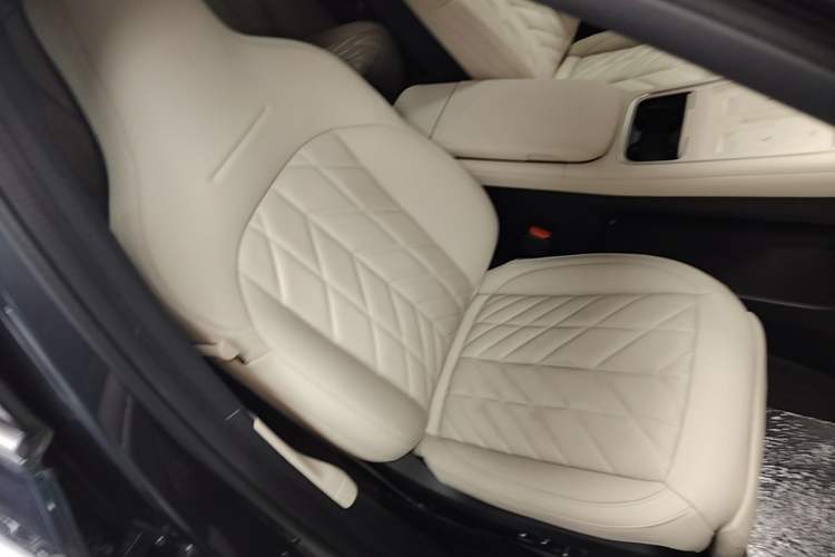 Used Nio EC6 2025 75 kWh Right Front Seat