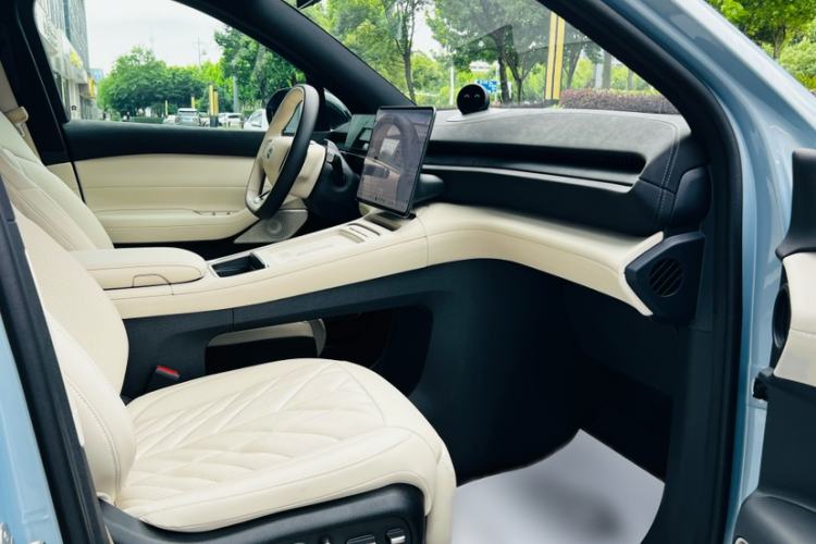 Used Nio EC6 2025 75 kWh Right Front Seat