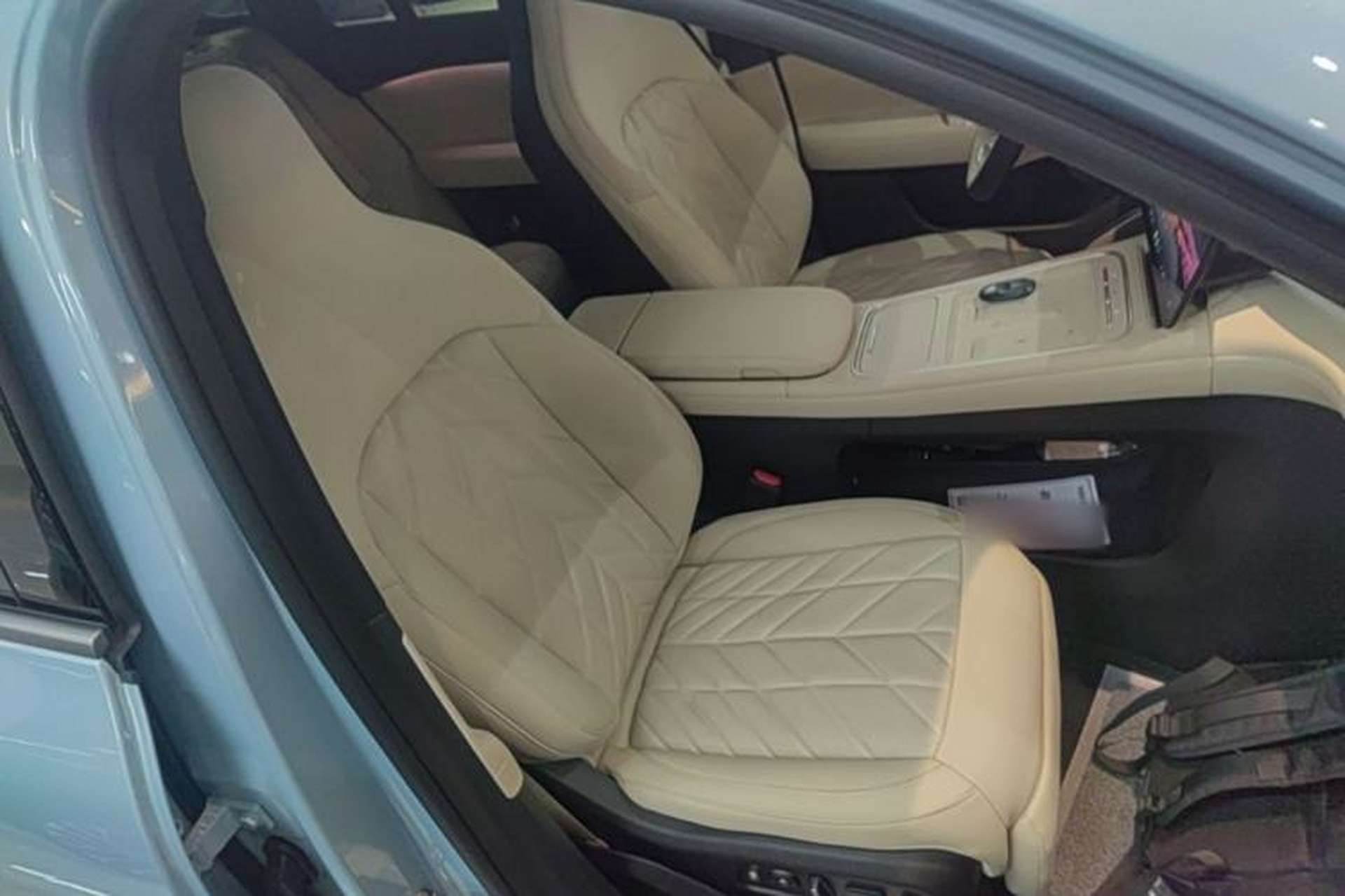 Used Nio EC6 2025 75 kWh Right Front Seat