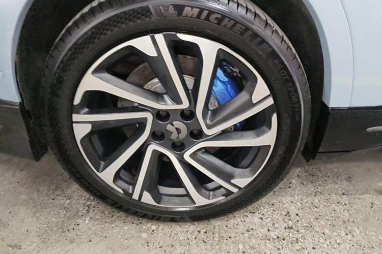 Used Nio EC6 2025 75 kWh Right Rear Wheel Hub