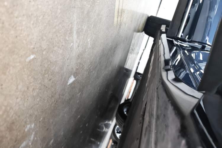 Used Nio EC6 2025 75 kWh Right Side Sill