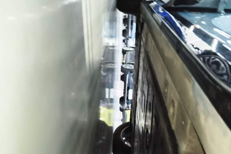 Used Nio EC6 2025 75 kWh Right Side Sill