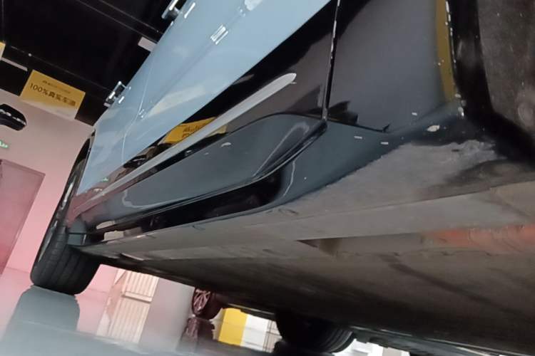 Used Nio EC6 2025 75 kWh Right Side Sill