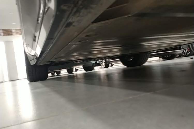 Used Nio EC6 2025 75 kWh Right Side Sill