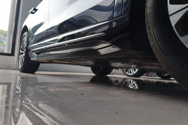 Used Nio EC6 2025 75 kWh Right Side Sill