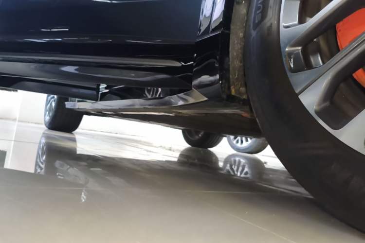 Used Nio EC6 2025 75 kWh Right Side Sill